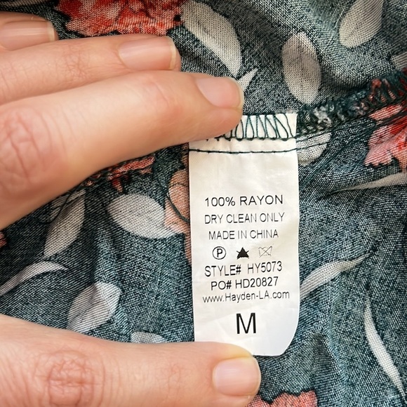 Hayden Los Angles V Neck Floral kimono style sleeves Blouse Size M - Picture 9 of 10